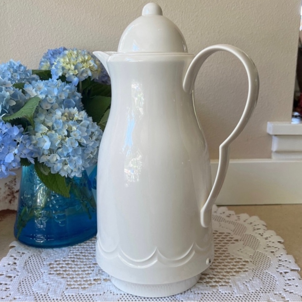 Vintage Ekco 12” White Insulated Carafe Pitcher Tea Party Lemonade Hot Cold EUC